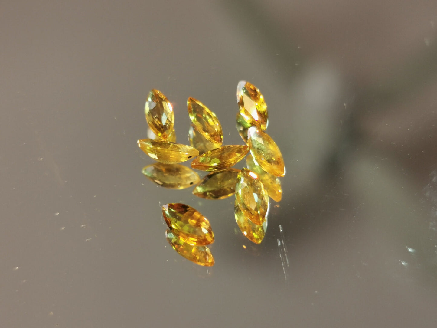 Lotto di 8 Zaffiri giallo taglio marquise 2,35 ct totali