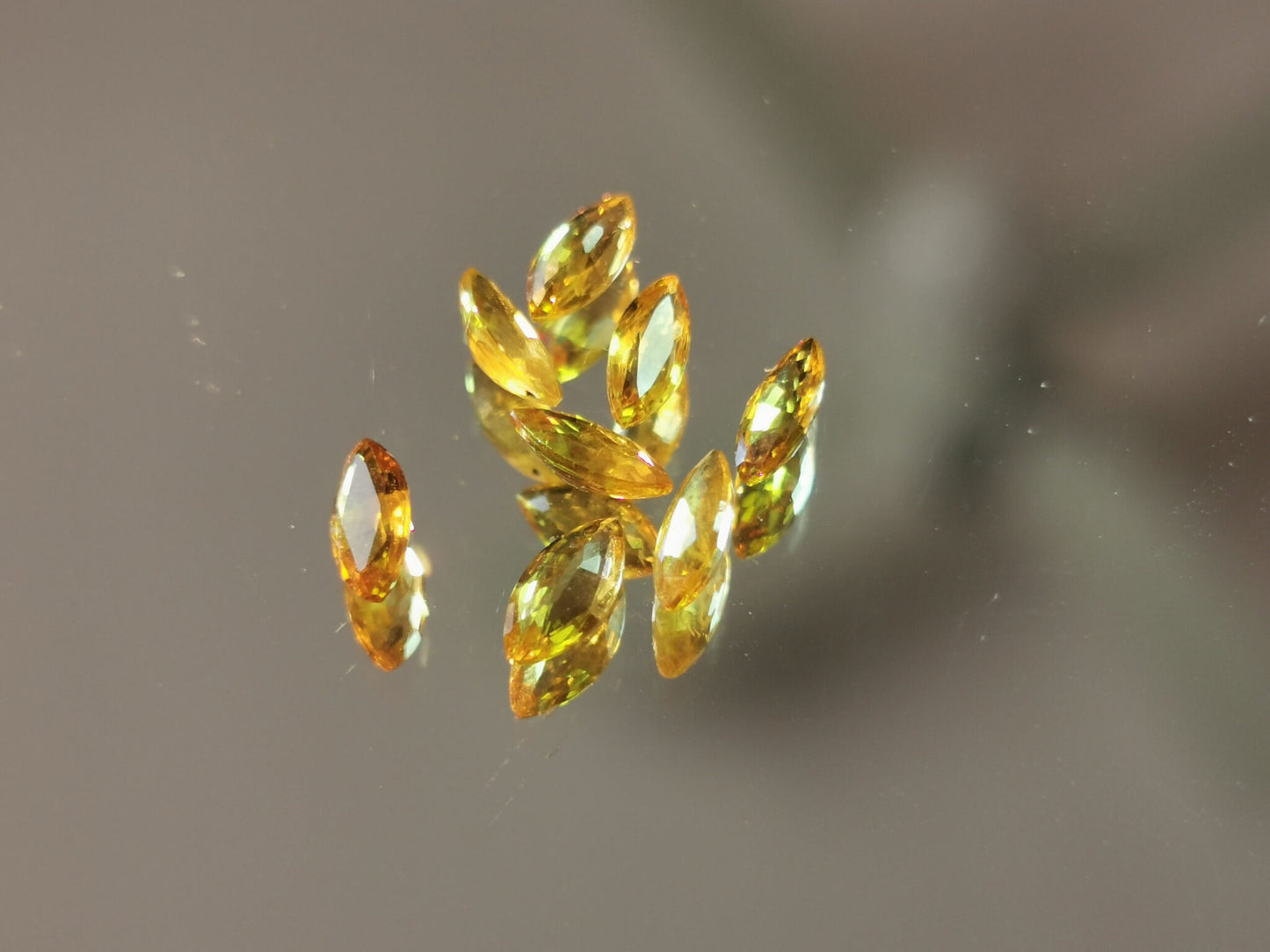 Lotto di 8 Zaffiri giallo taglio marquise 2,35 ct totali