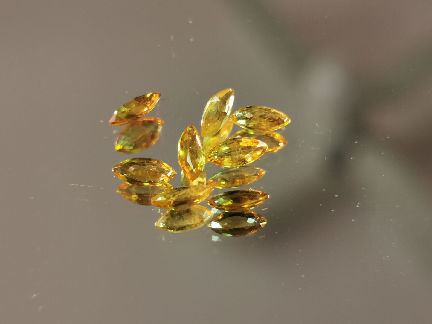 Lotto di 8 Zaffiri giallo taglio marquise 2,35 ct totali
