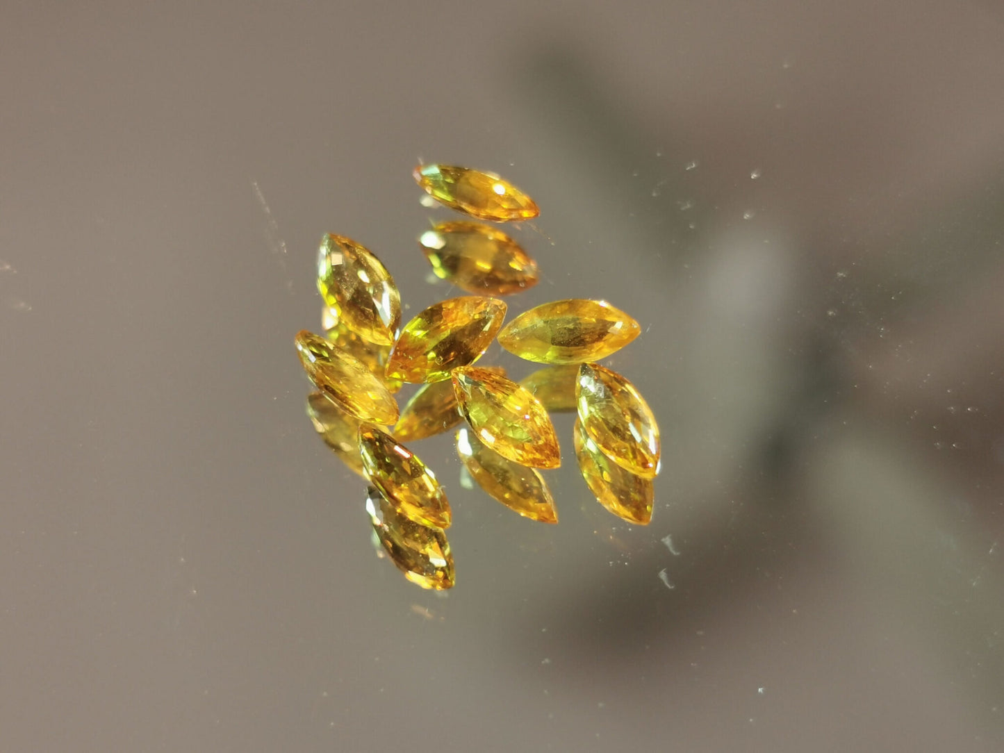 Lotto di 8 Zaffiri giallo taglio marquise 2,35 ct totali