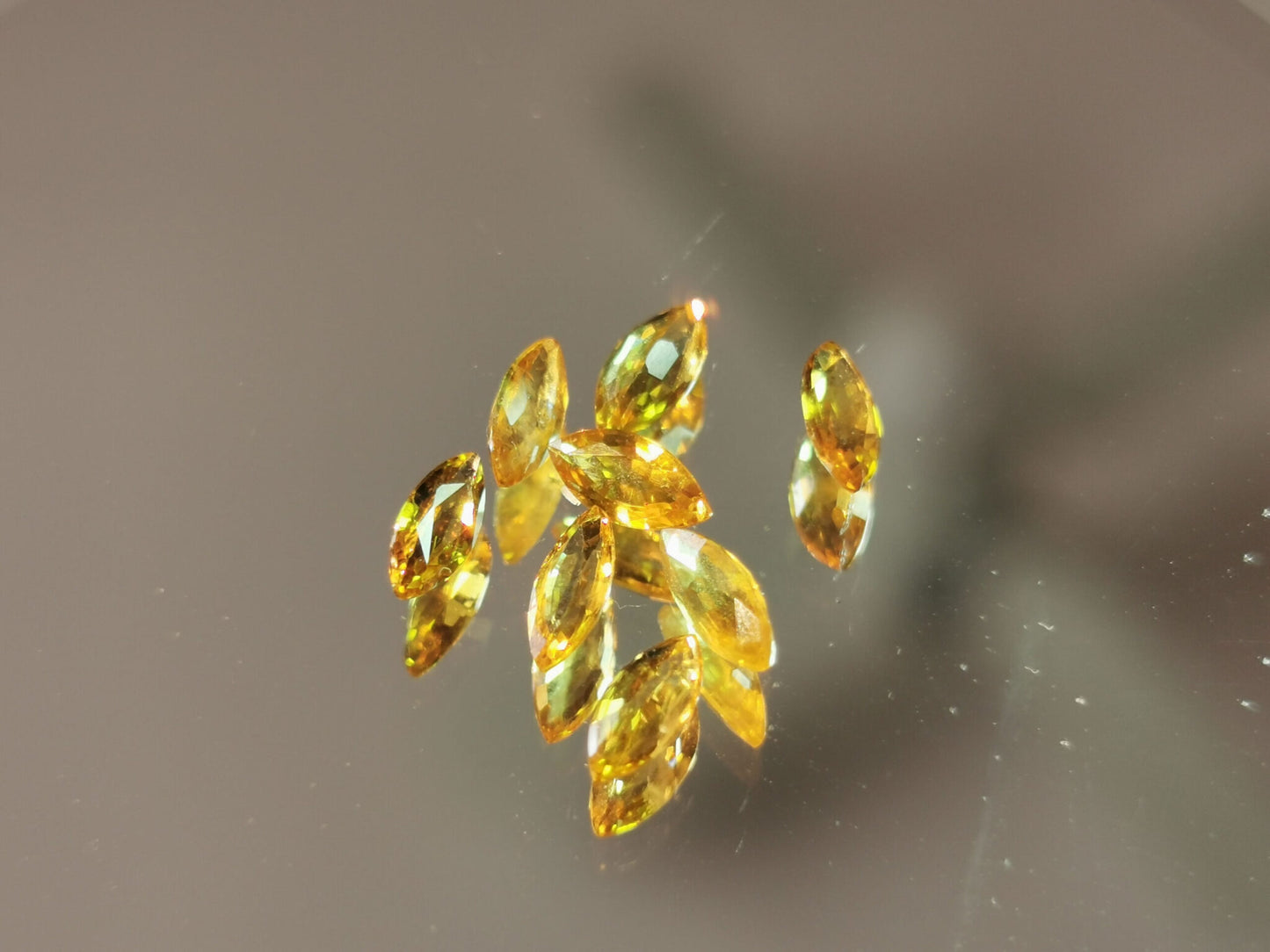 Lotto di 8 Zaffiri giallo taglio marquise 2,35 ct totali