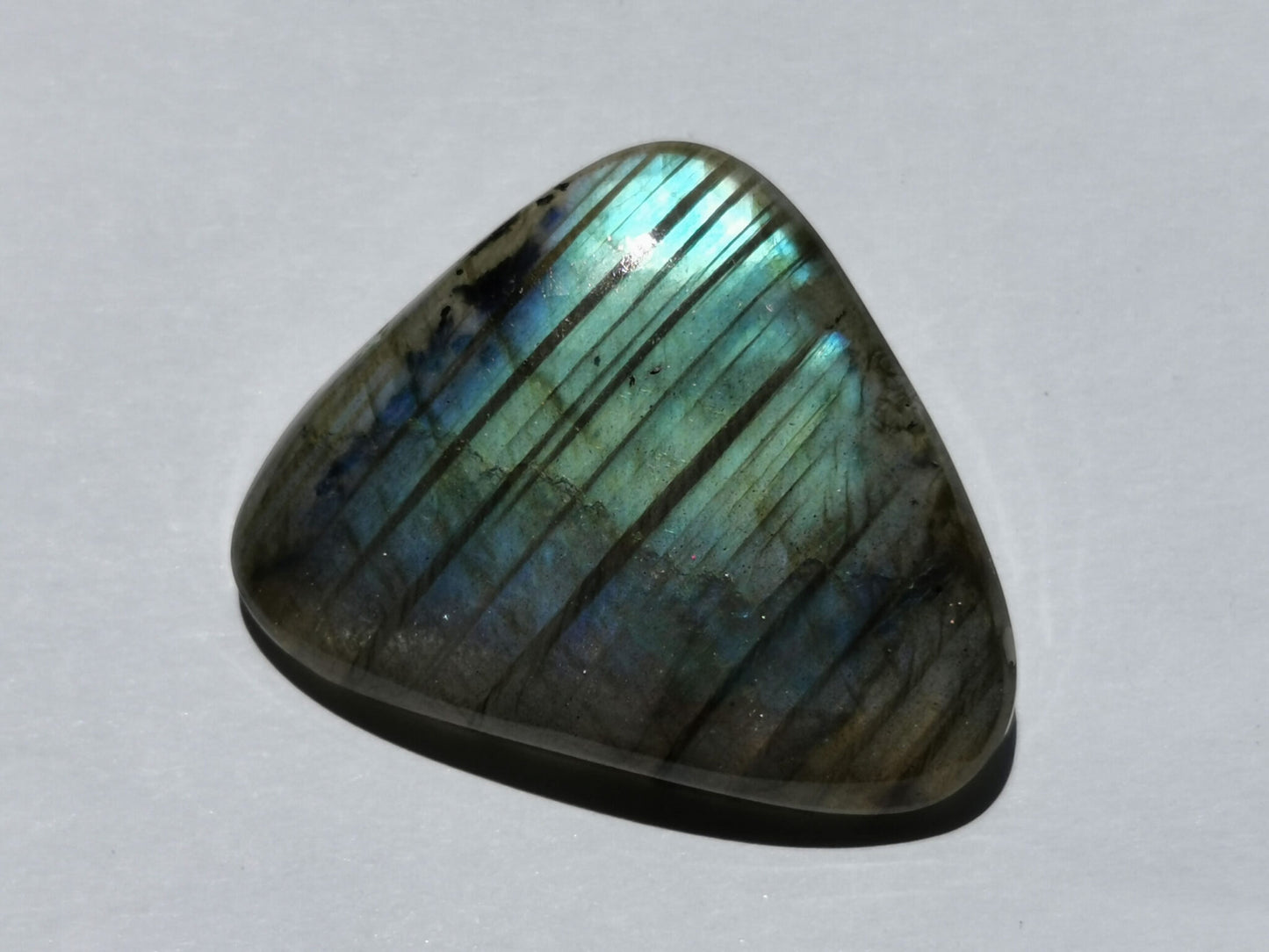 Labradorite taglio fancy cabochon 46,71 ct