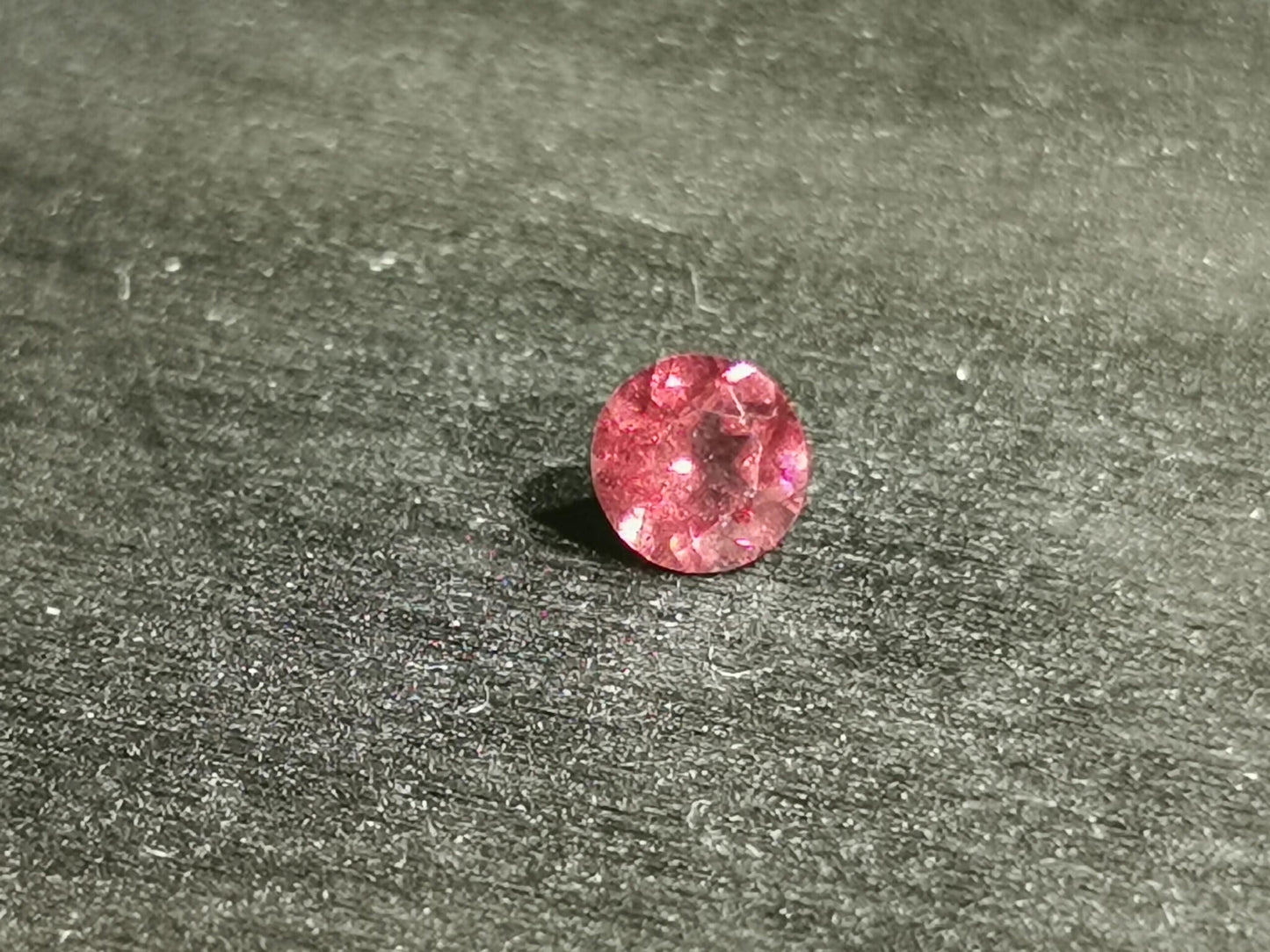 Granato Rodolite taglio rotondo 0,60 ct