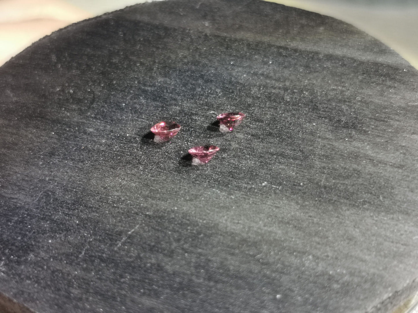 Lotto di tre Granati Rodolite taglio rotondo 1,21 ct totali