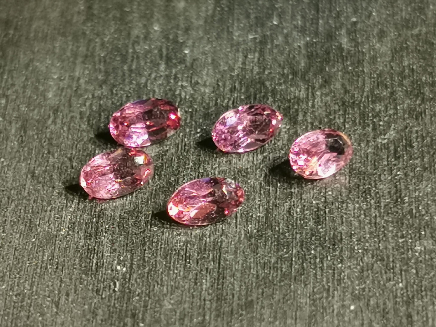 Lotto di cinque Granati Rodolite taglio ovale 1,35 ct totali