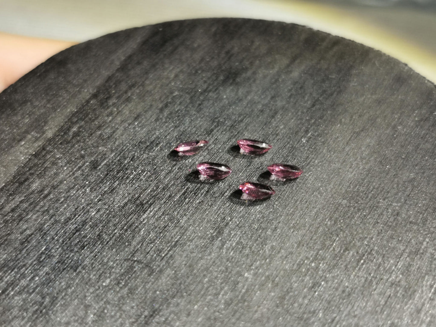Lotto di cinque Granati Rodolite taglio ovale 1,35 ct totali