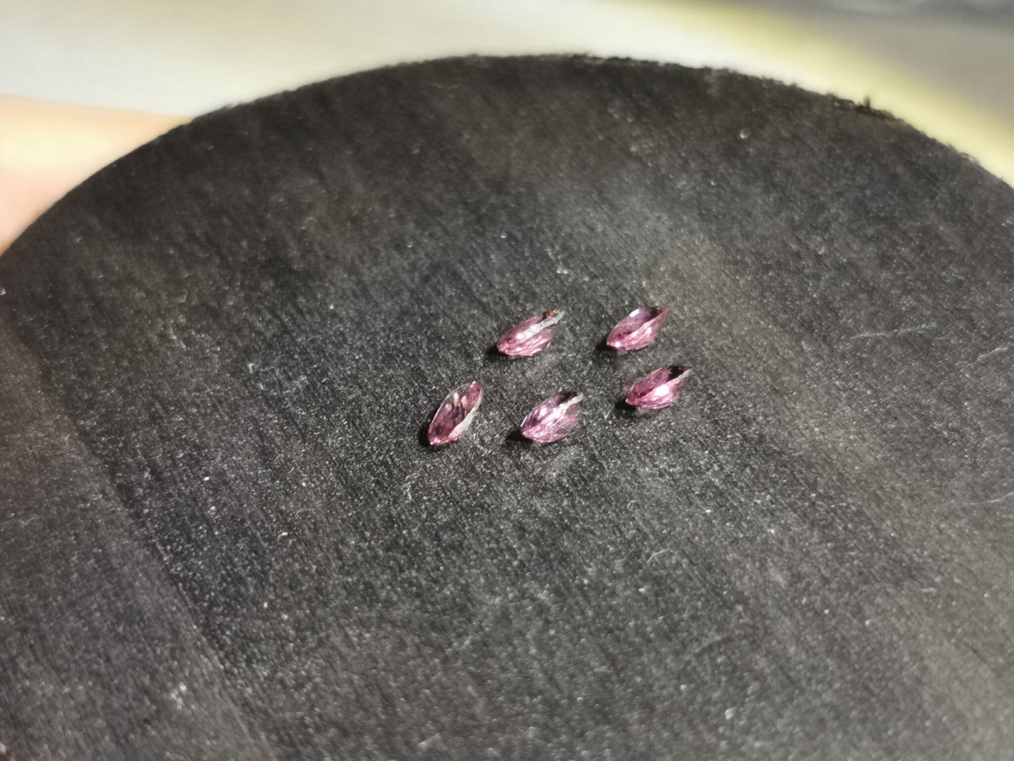 Lotto di cinque Granati Rodolite taglio ovale 1,35 ct totali
