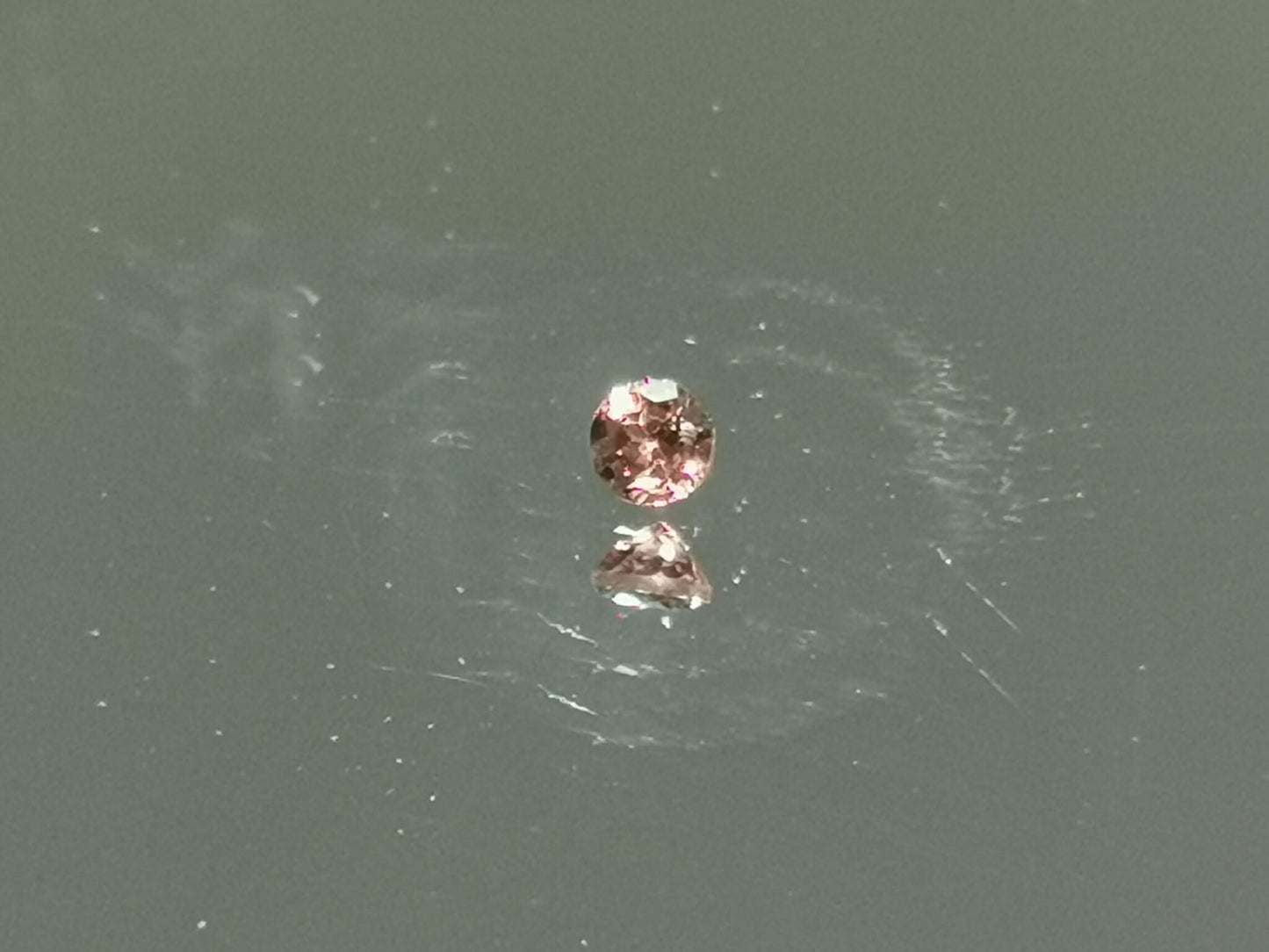 Granato cangiante taglio rotondo 0,30 ct