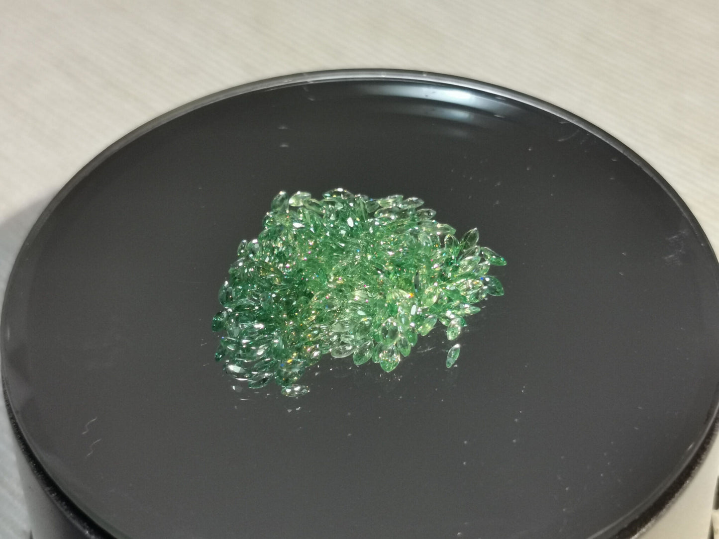 Lotto di 196 Granati Tsavorite taglio marquise 7,78 ct totali