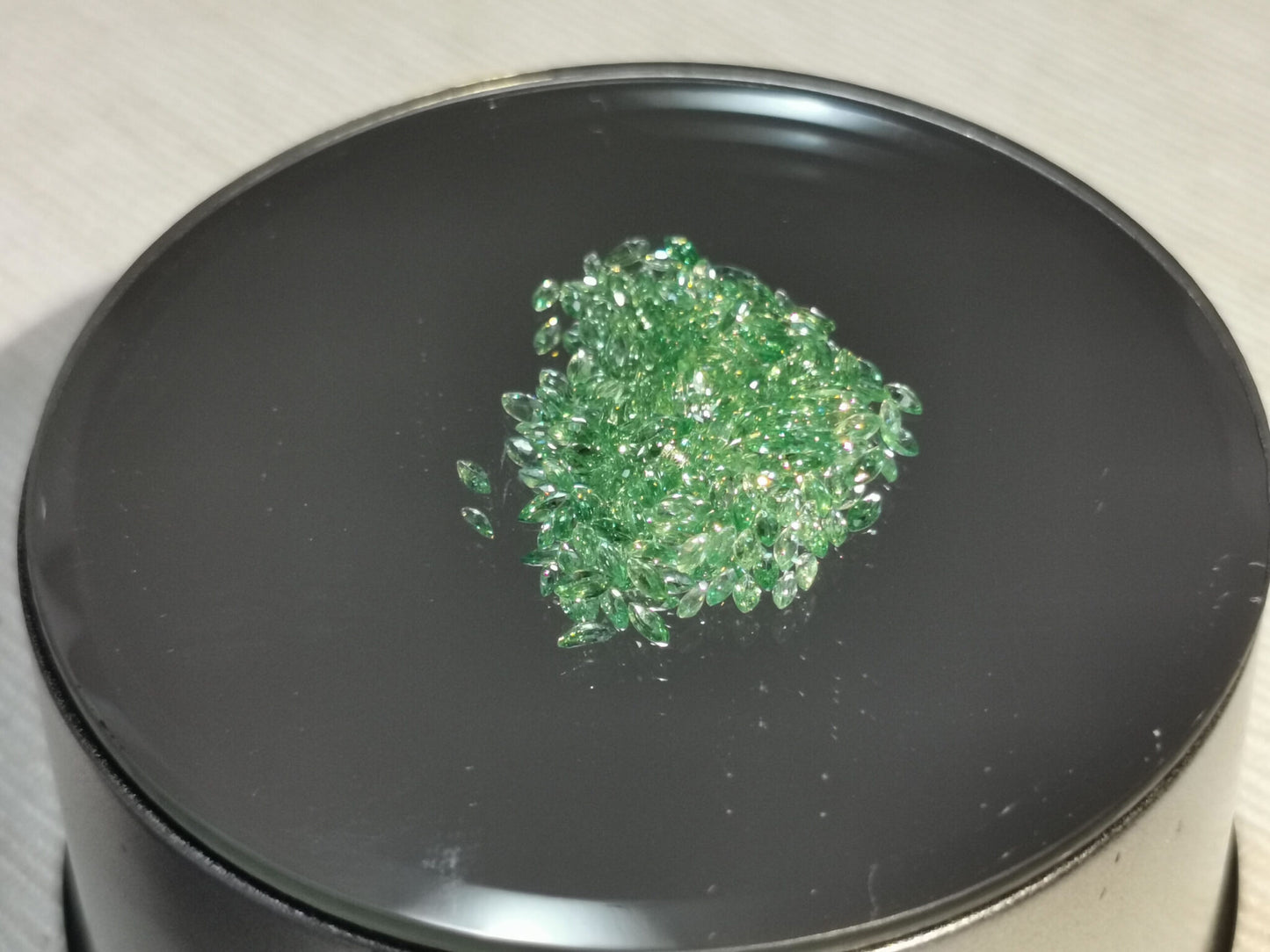 Lotto di 196 Granati Tsavorite taglio marquise 7,78 ct totali