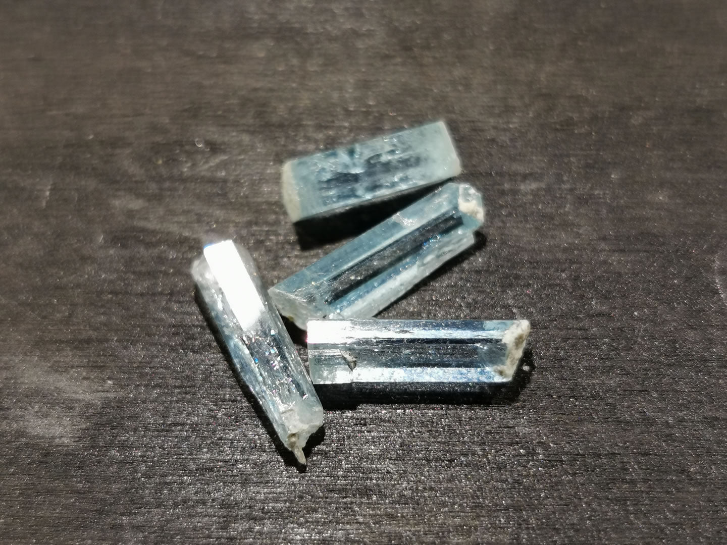Lotto di quattro Acquamarine grezze 4,88 ct