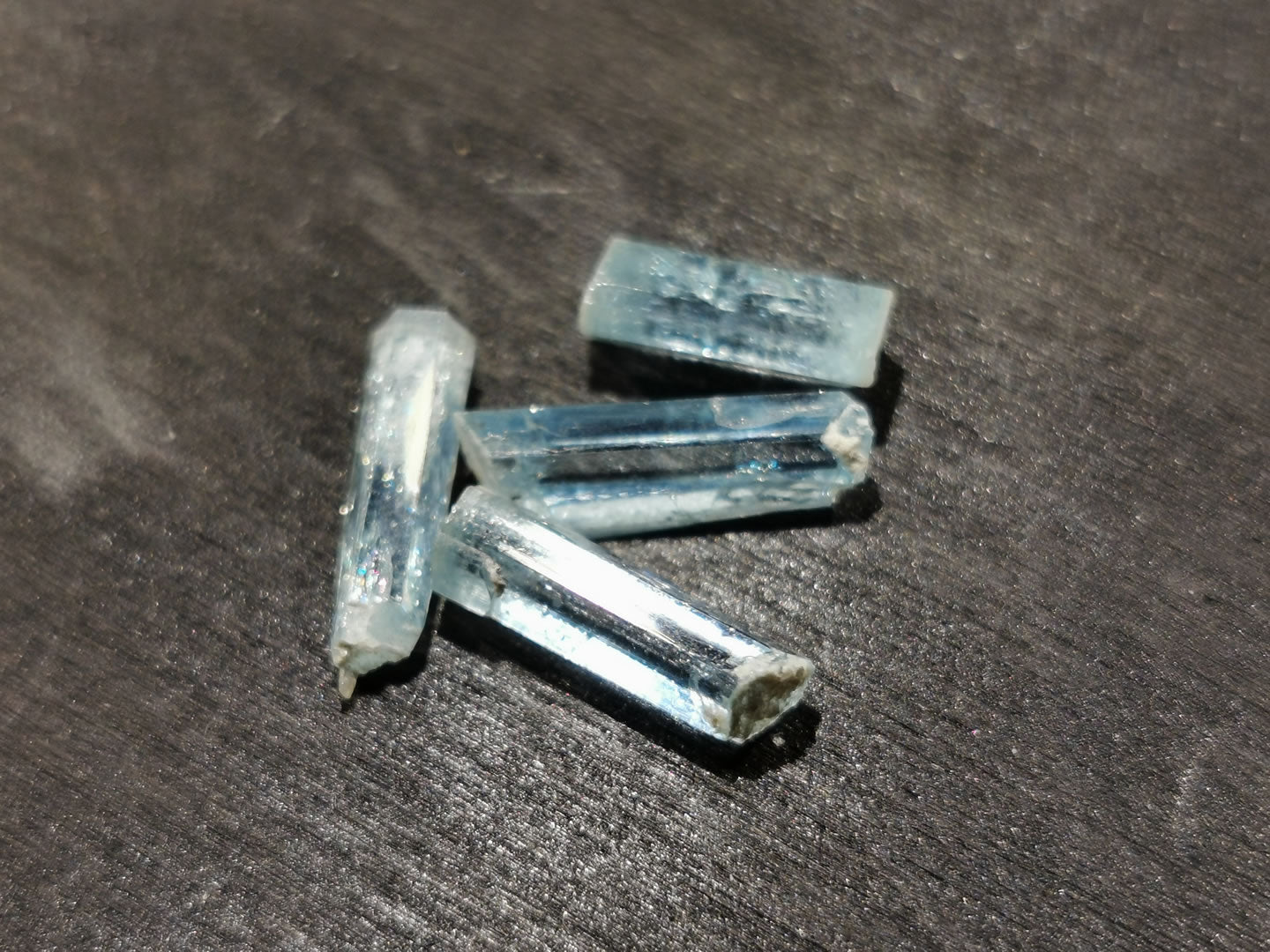 Lotto di quattro Acquamarine grezze 4,88 ct