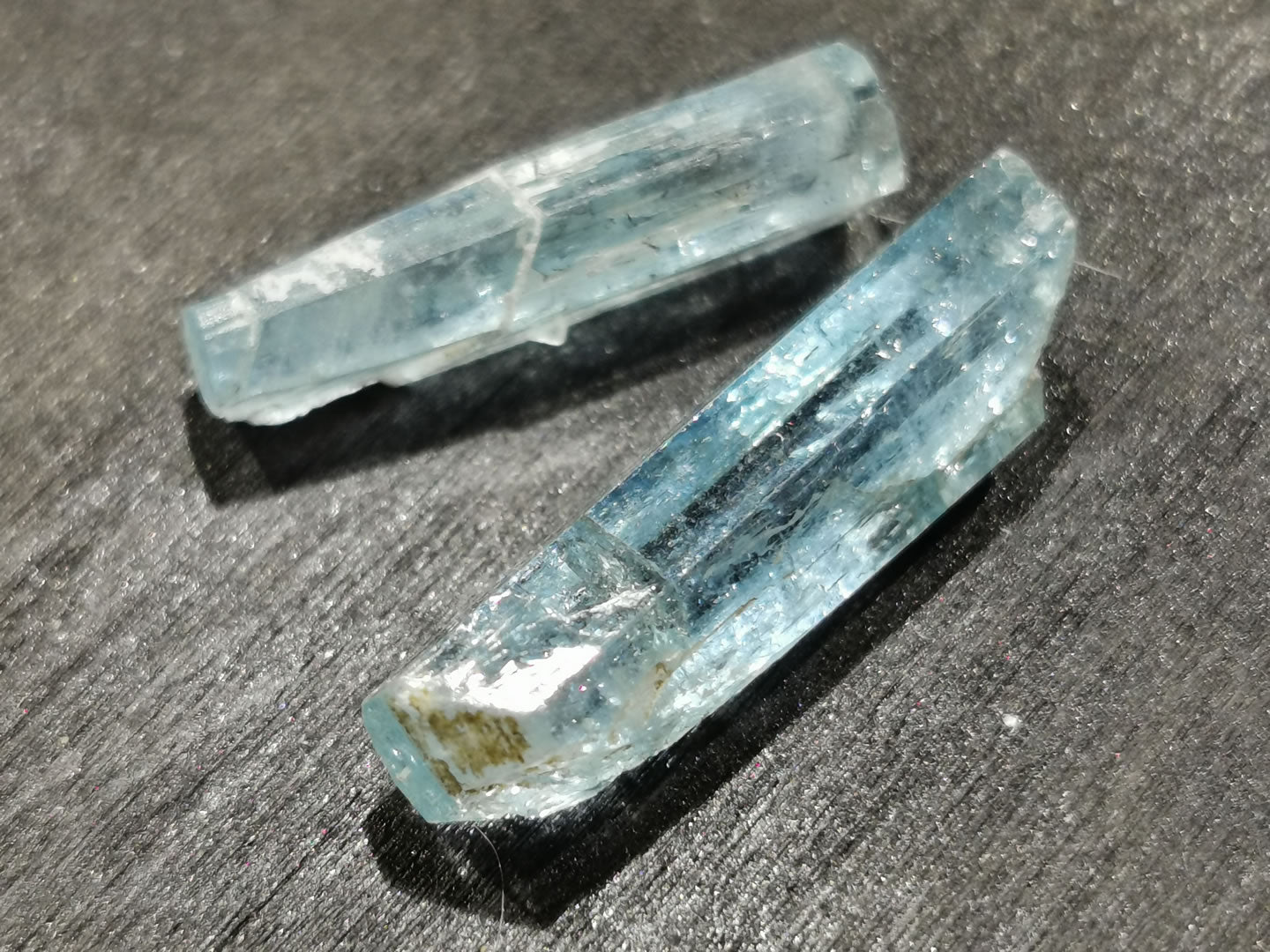 Coppia di Acquamarine grezze 9,39 ct