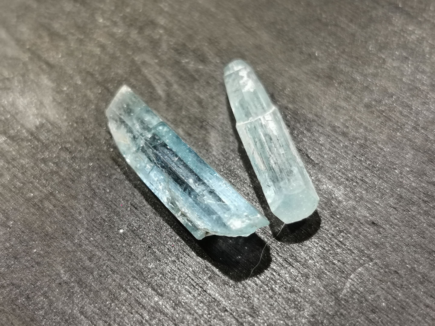 Coppia di Acquamarine grezze 9,39 ct