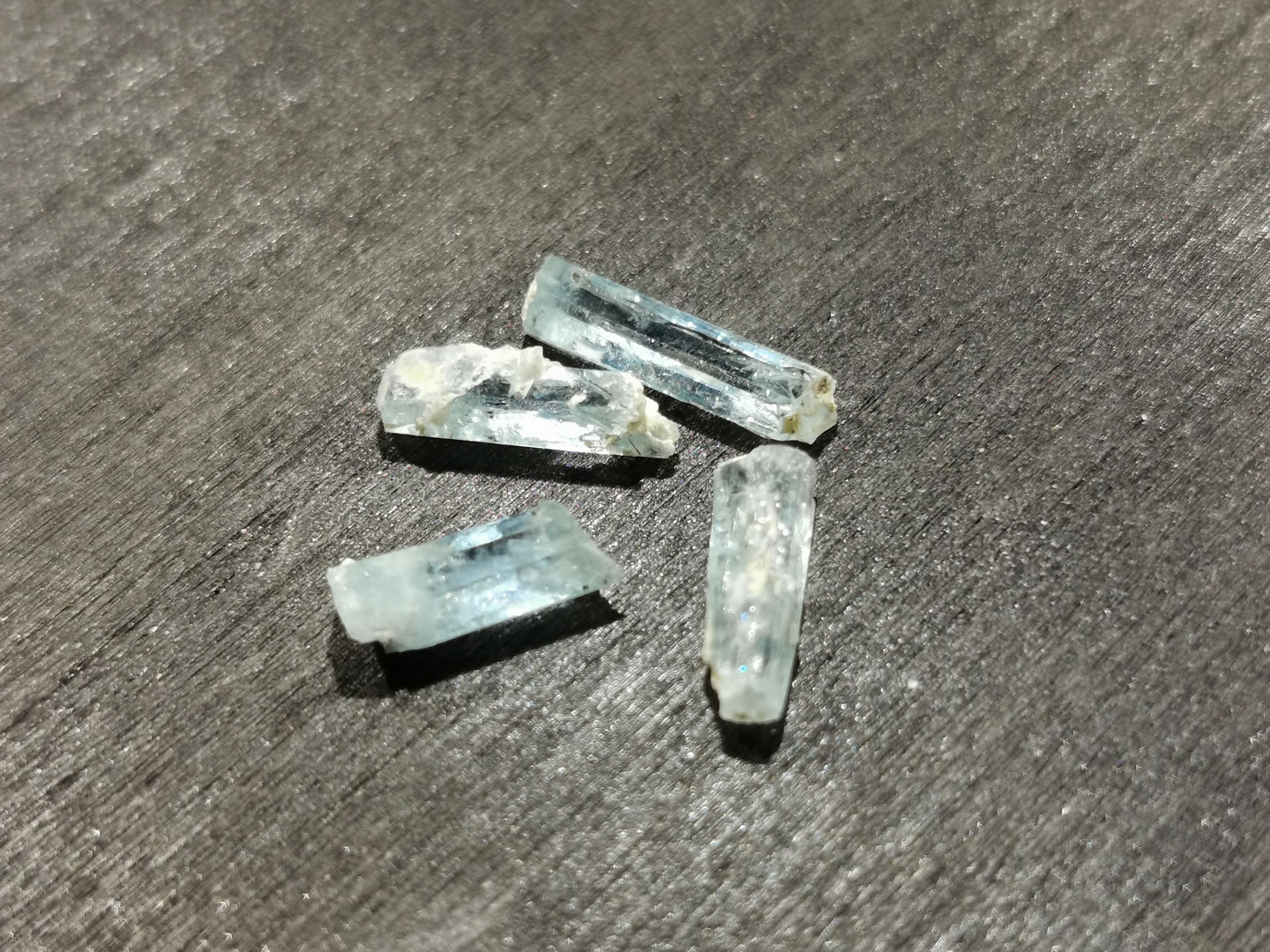 Lotto di quattro Acquamarine grezze 3,63 ct