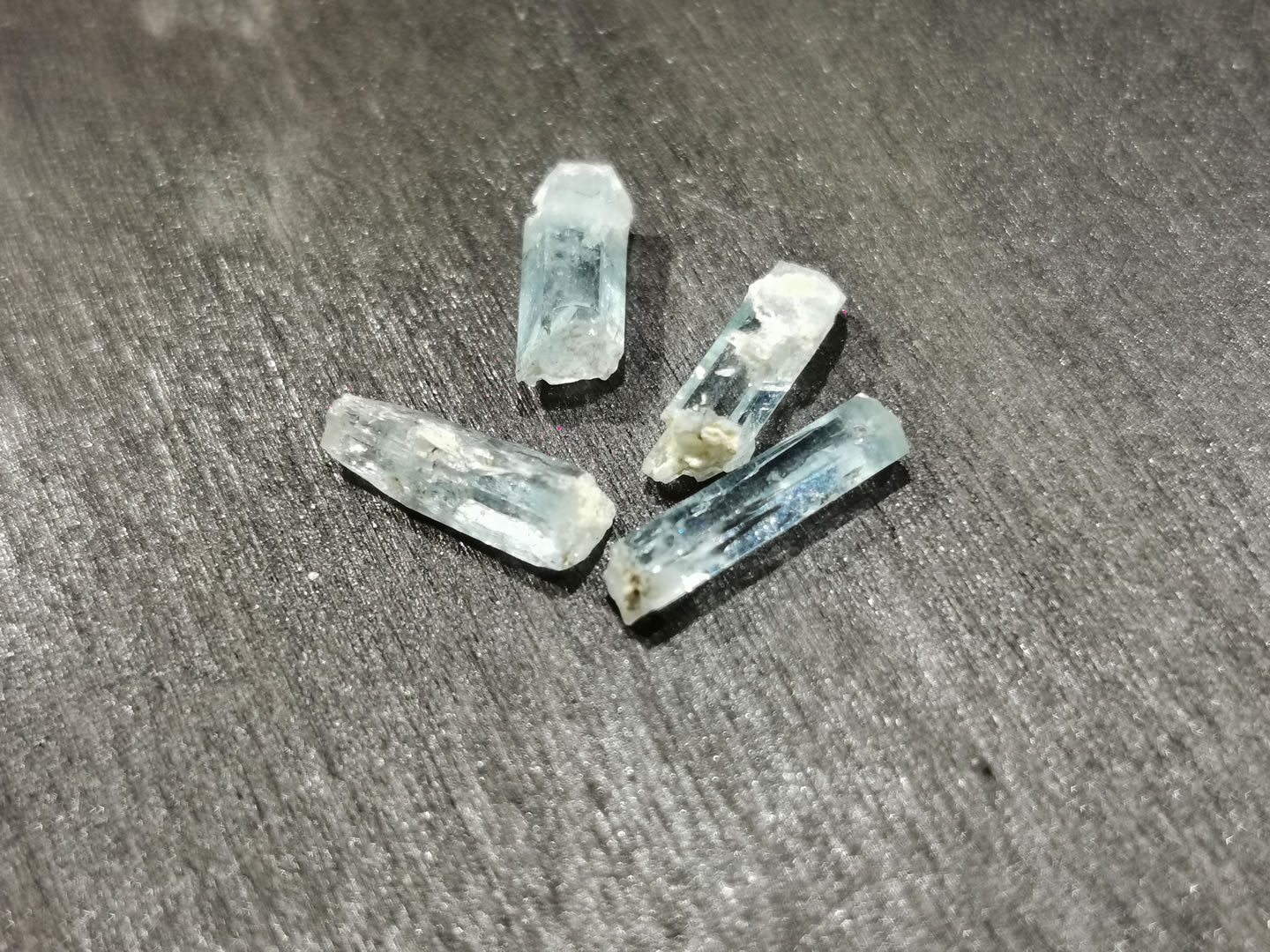 Lotto di quattro Acquamarine grezze 3,63 ct