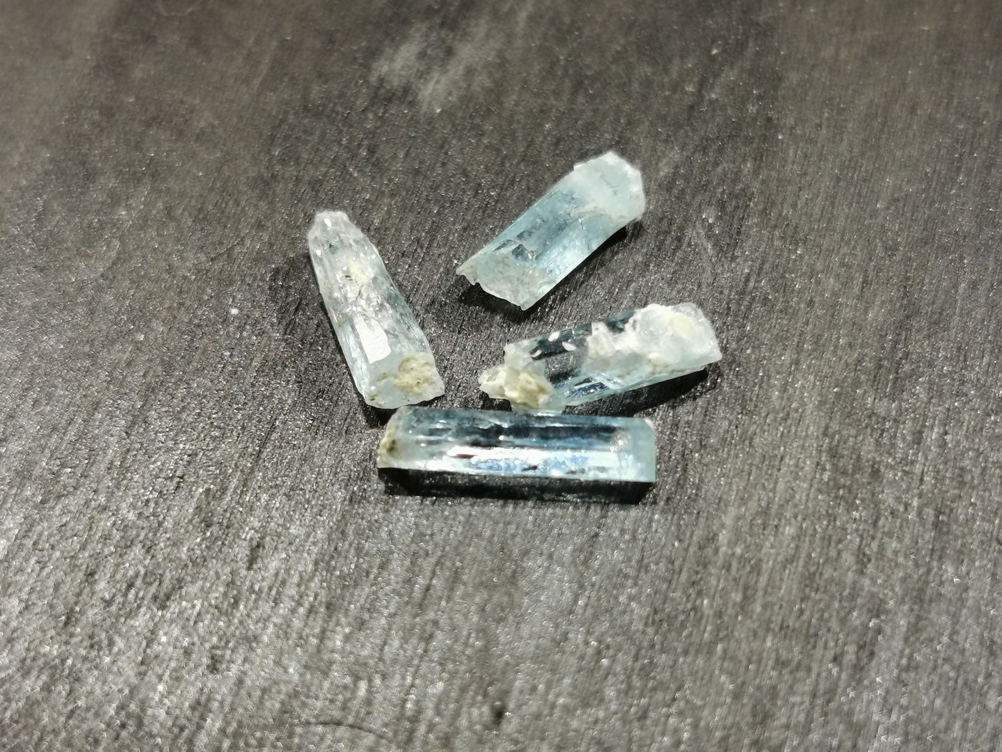 Lotto di quattro Acquamarine grezze 3,63 ct