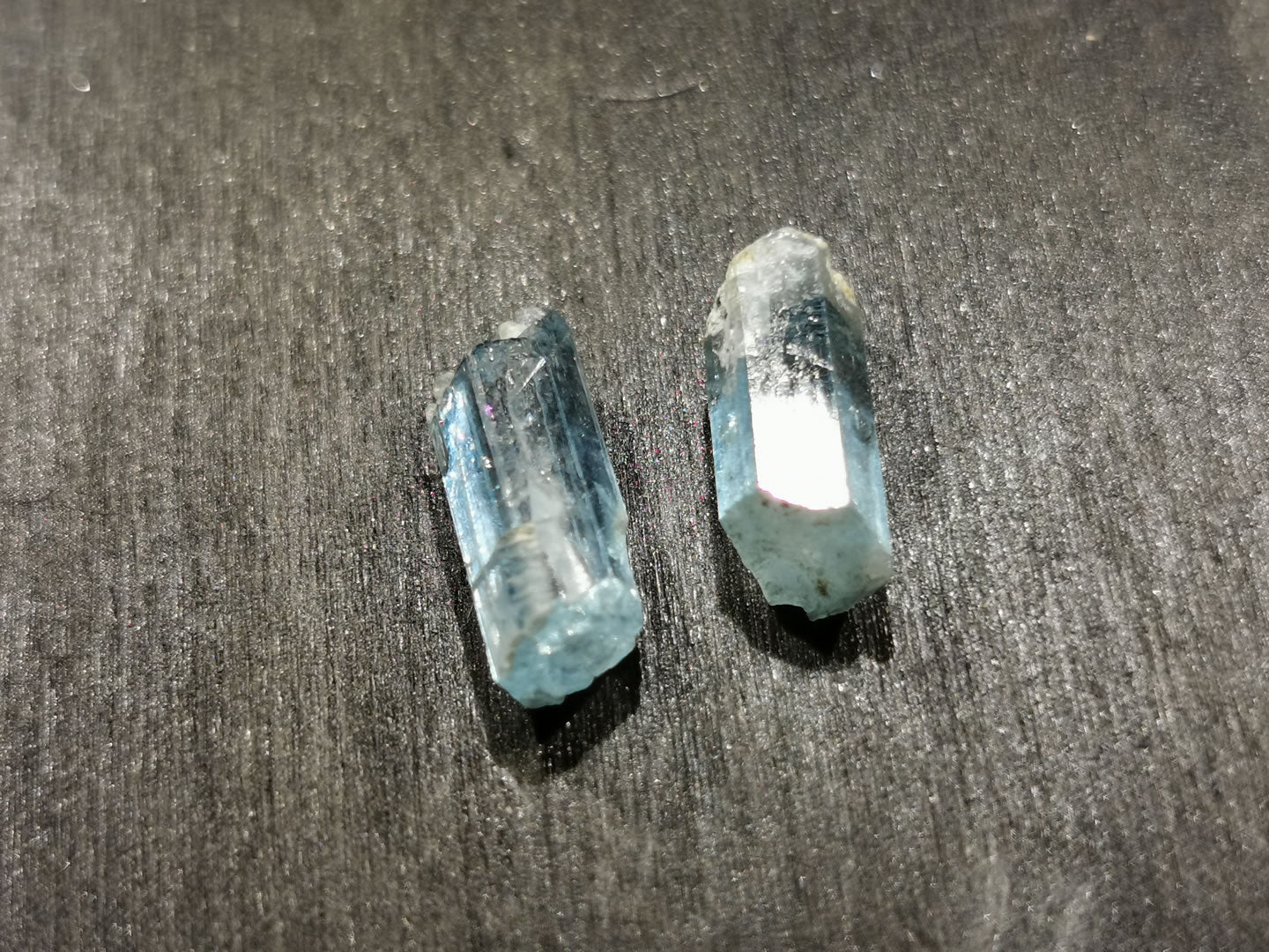 Coppia di Acquamarine grezze 6,80 ct