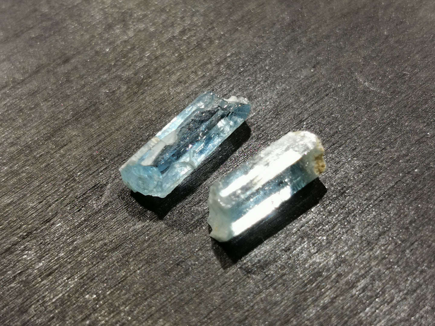 Coppia di Acquamarine grezze 6,80 ct