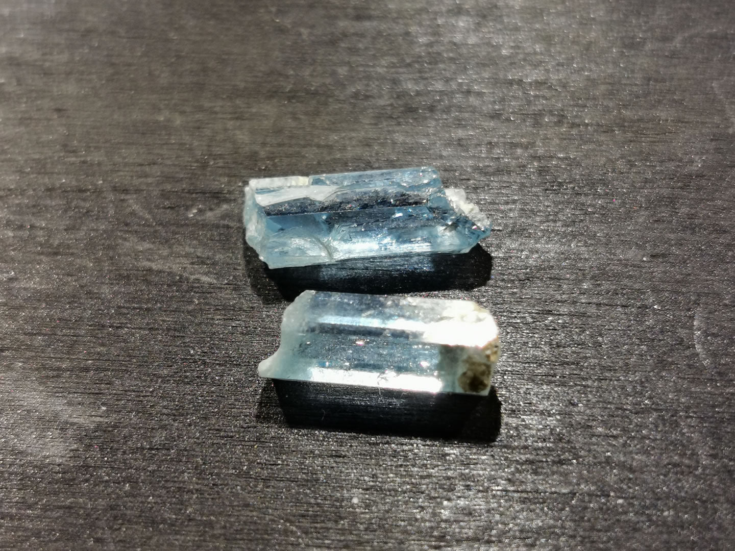 Coppia di Acquamarine grezze 6,80 ct