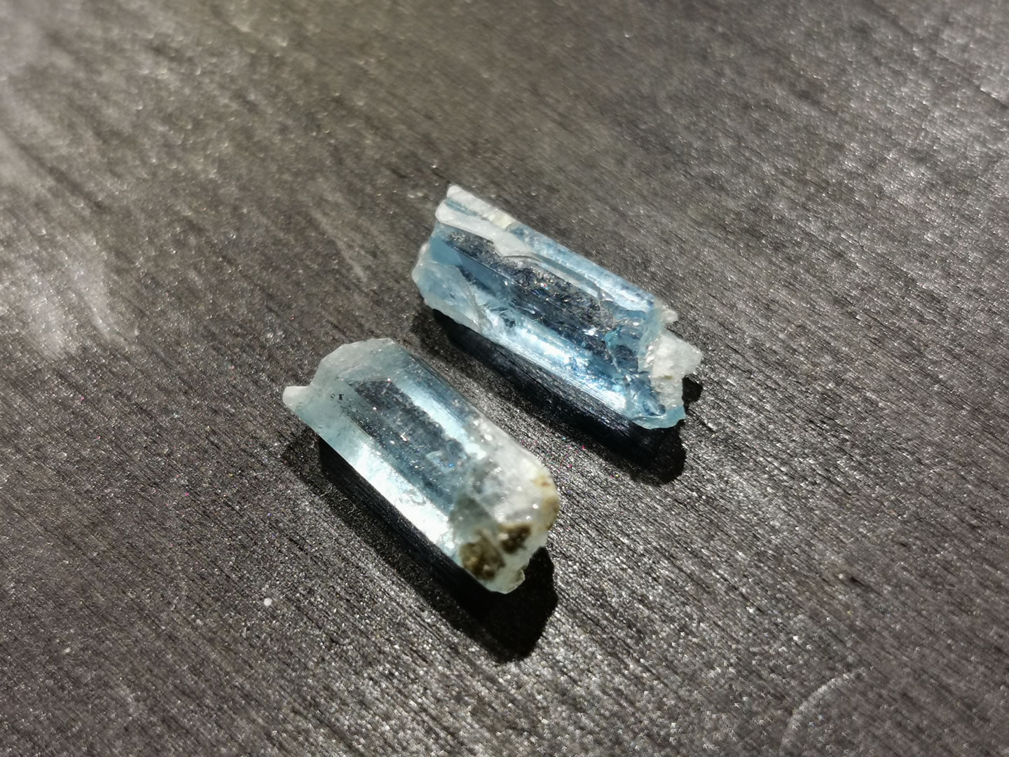 Coppia di Acquamarine grezze 6,80 ct