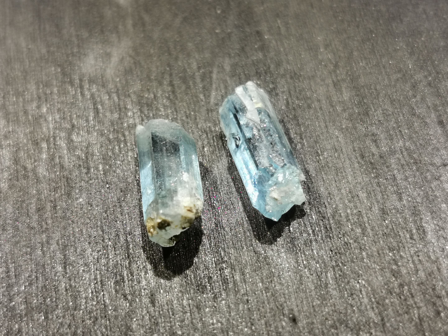 Coppia di Acquamarine grezze 6,80 ct
