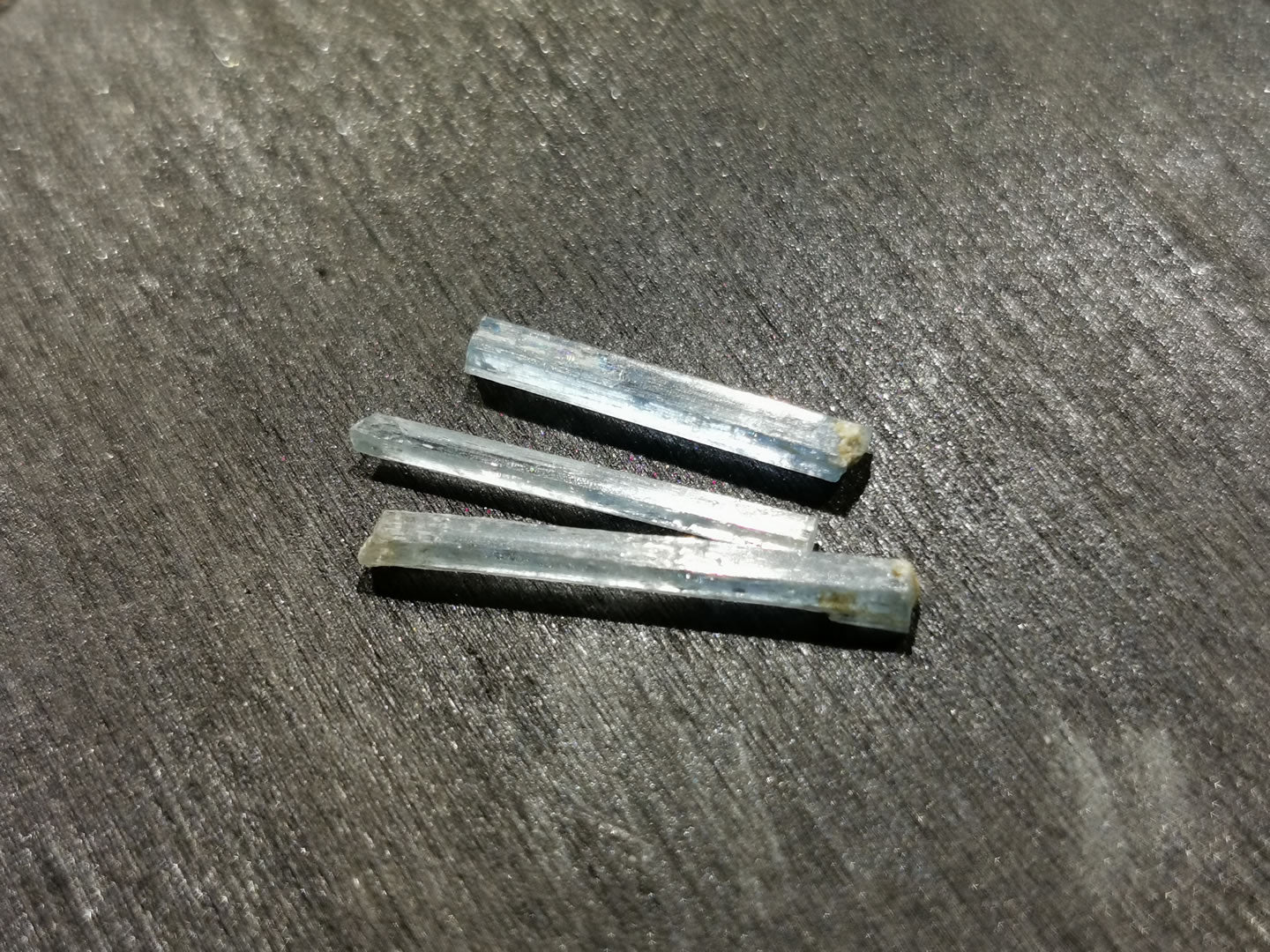 Lotto di tre Acquamarine grezze 2,23 ct