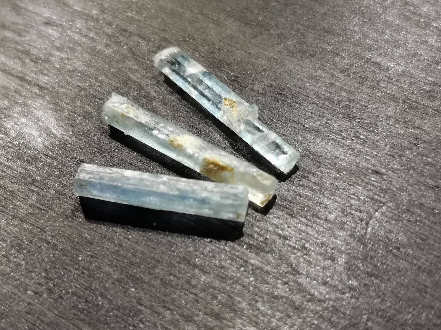 Lotto di tre Acquamarine grezze 6,67 ct