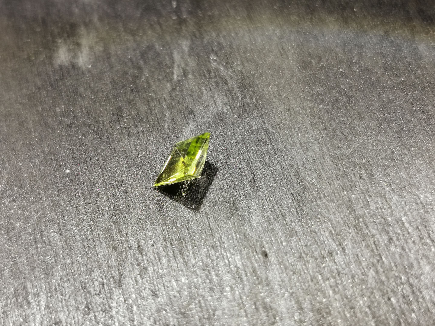 Peridoto taglio carré 0,96 ct