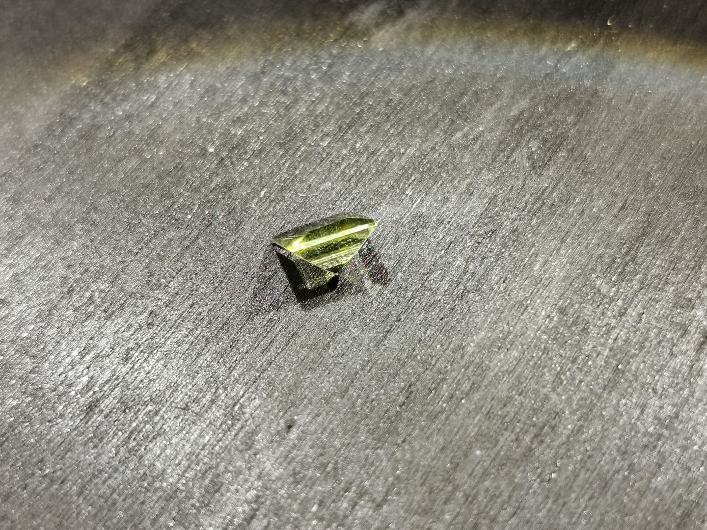 Peridoto taglio carré 0,96 ct