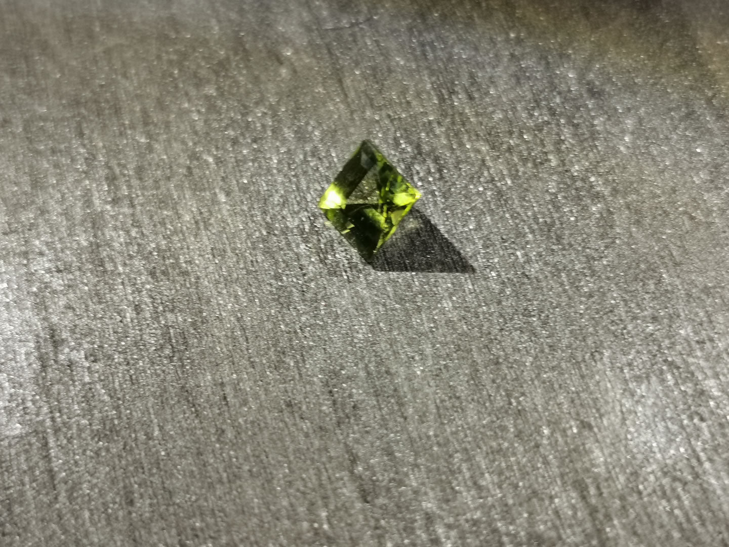 Peridoto taglio carré 1,09 ct