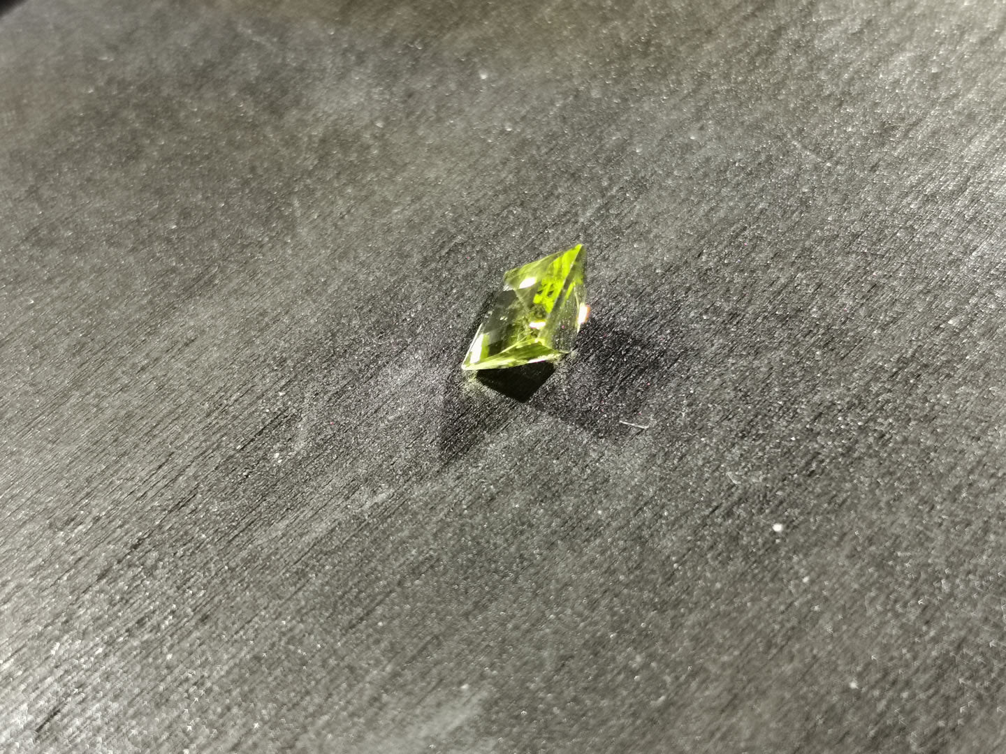 Peridoto taglio carré 1,09 ct