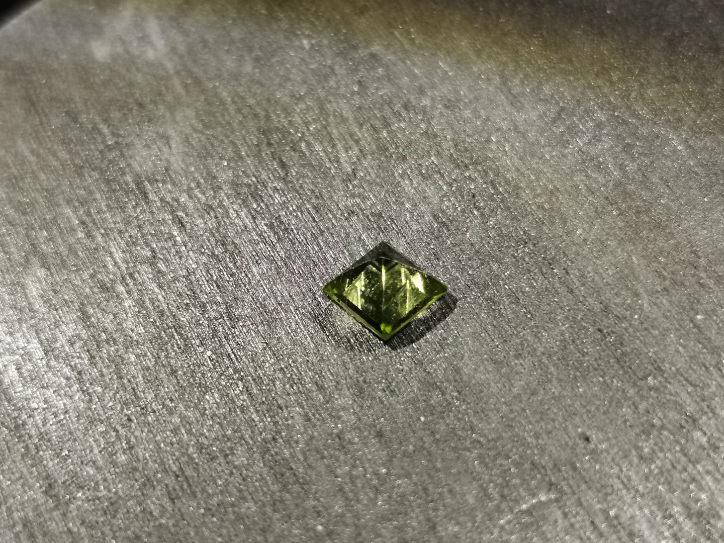 Peridoto taglio carré 1,09 ct