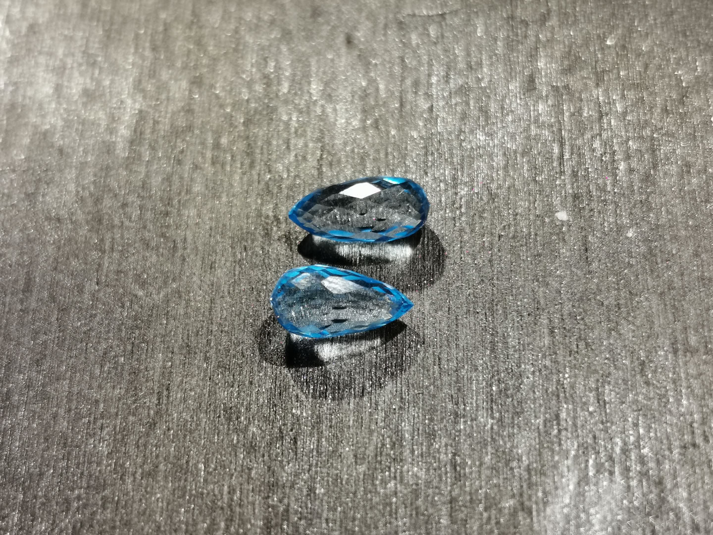 Coppia di Topazi taglio goccia briolette 2,62 ct