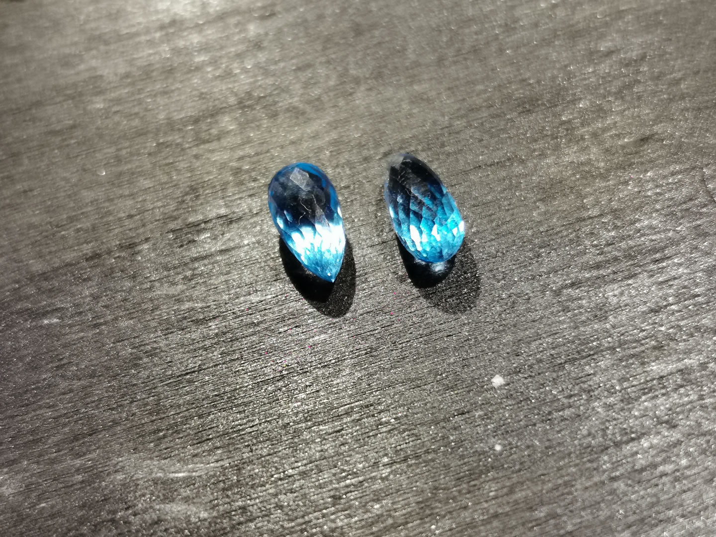Coppia di Topazi taglio goccia briolette 2,62 ct