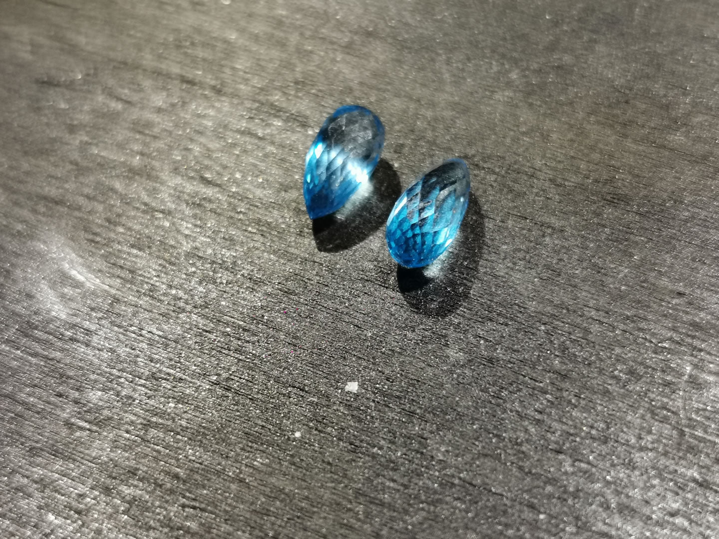 Coppia di Topazi taglio goccia briolette 2,62 ct