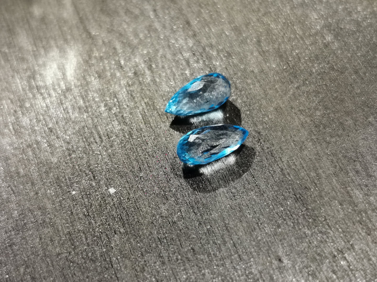 Coppia di Topazi taglio goccia briolette 2,62 ct