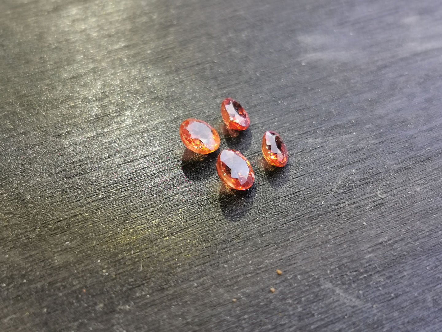 Zaffiri arancio taglio ovale 1,15 ct totali