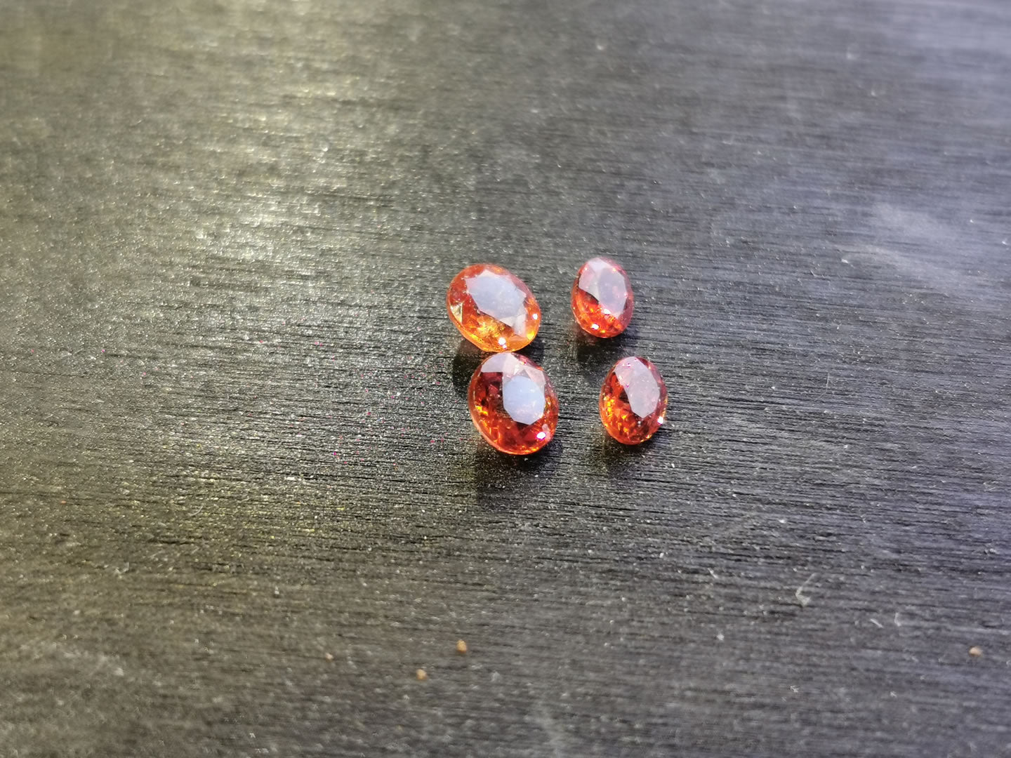 Zaffiri arancio taglio ovale 1,15 ct totali