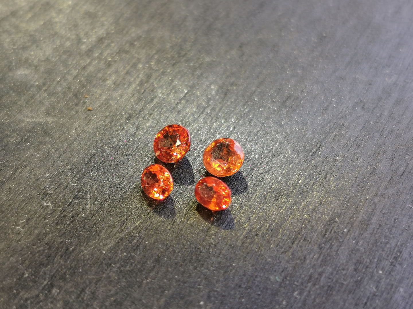 Zaffiri arancio taglio ovale 1,15 ct totali