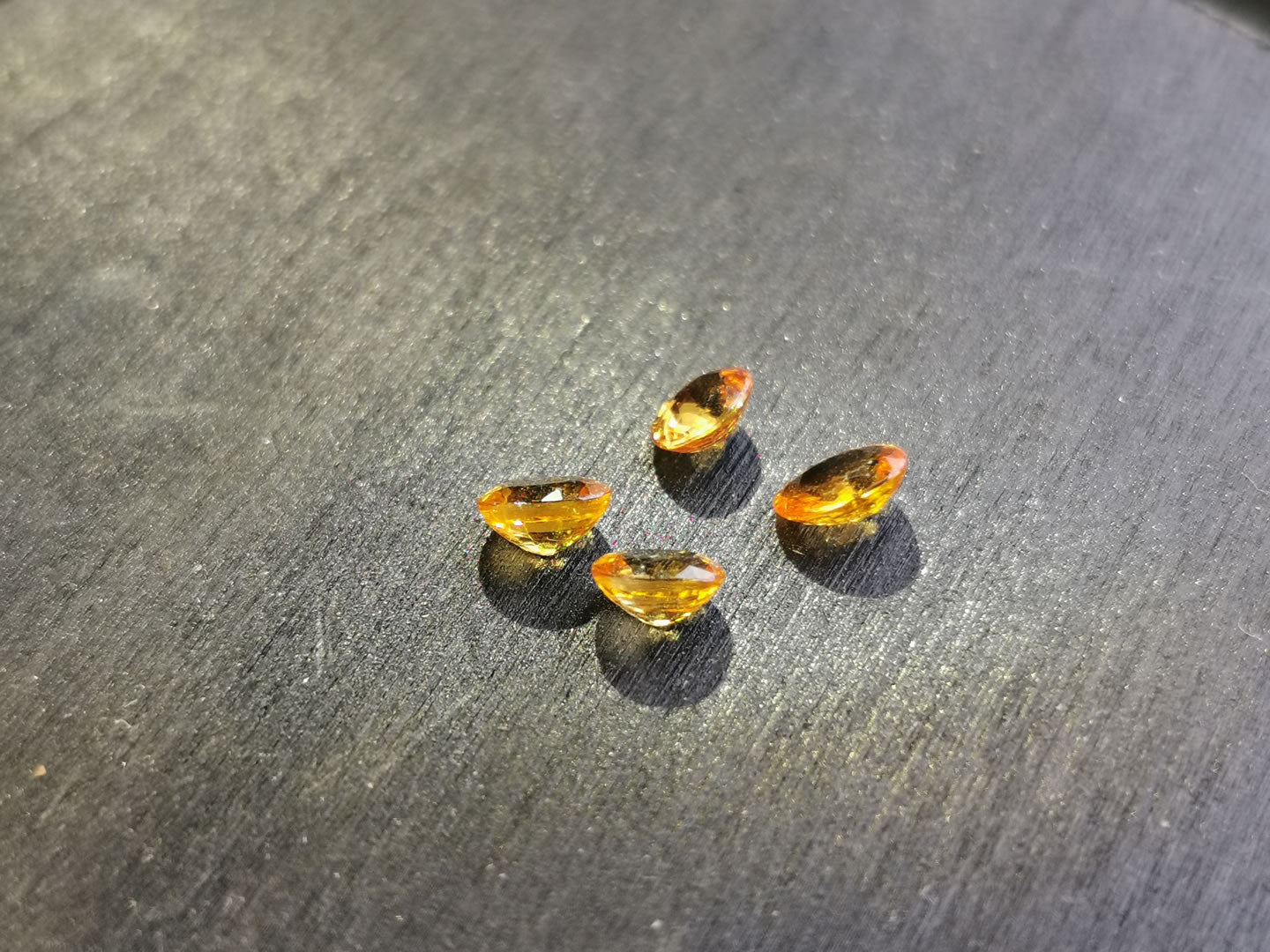 Zaffiri gialli taglio ovale 1,37 ct totali
