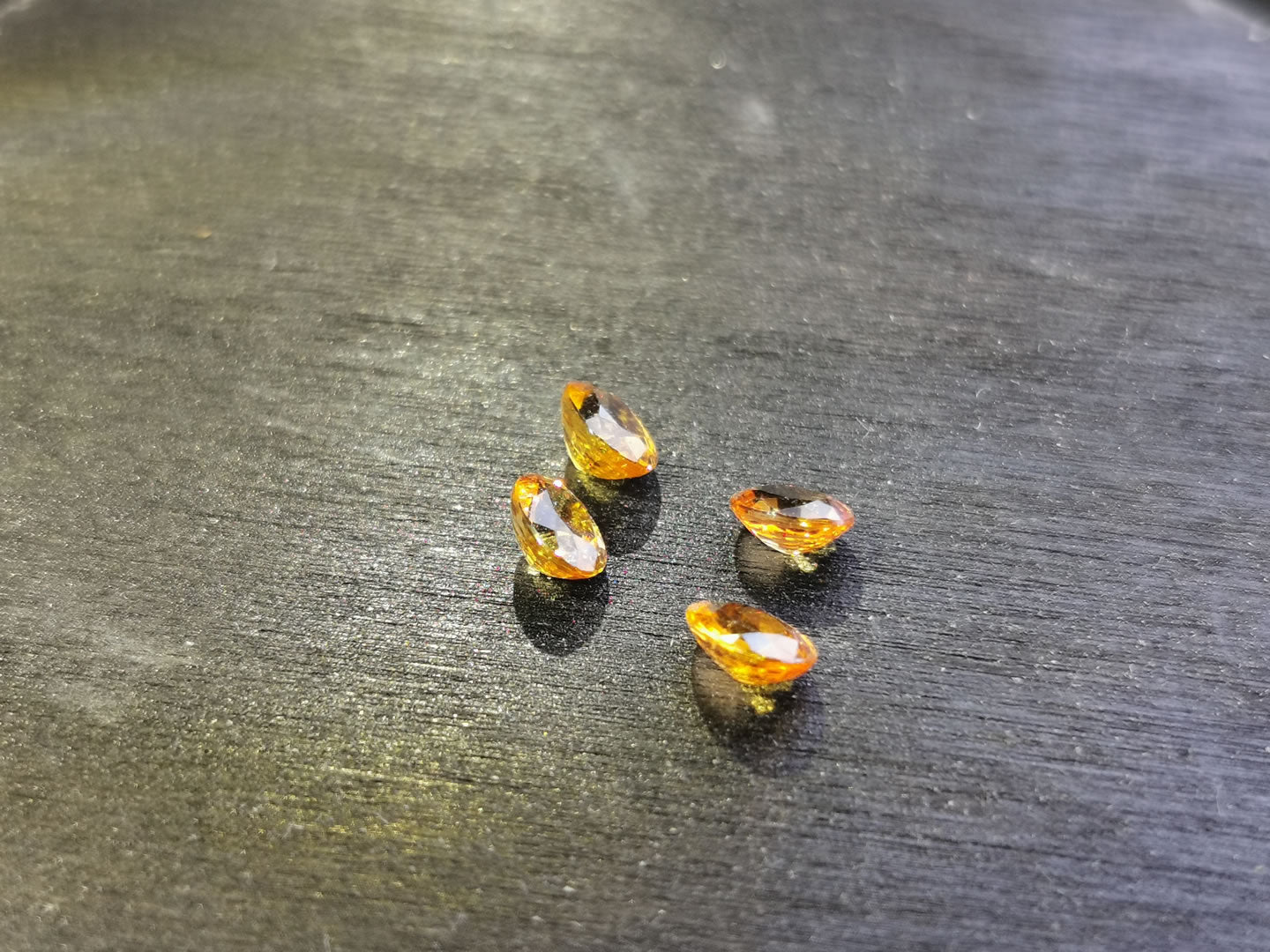 Zaffiri gialli taglio ovale 1,37 ct totali