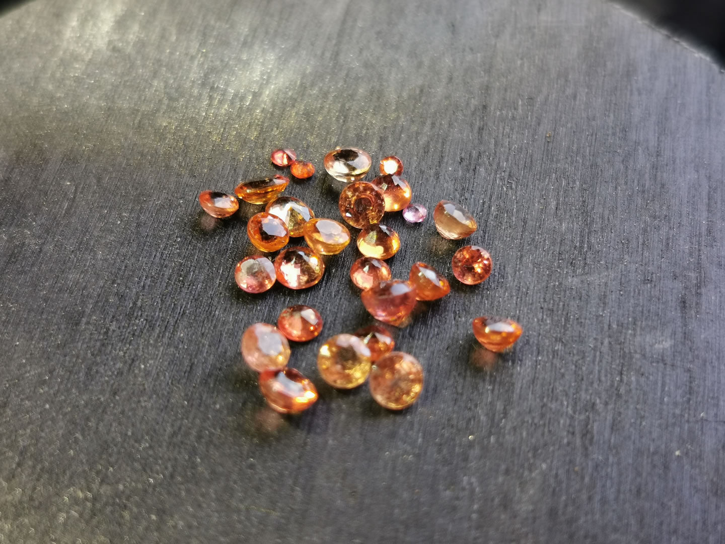 Zaffiri arancio taglio rotondo 4,77 ct totali