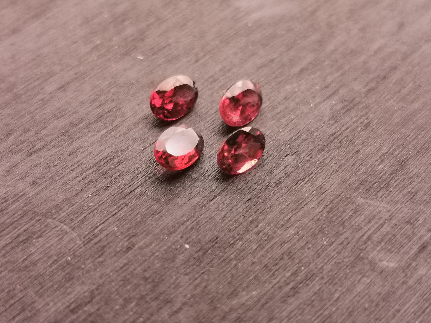 Lotto di quattro Granati Piropo-Almandino taglio ovale 2,21 ct totali