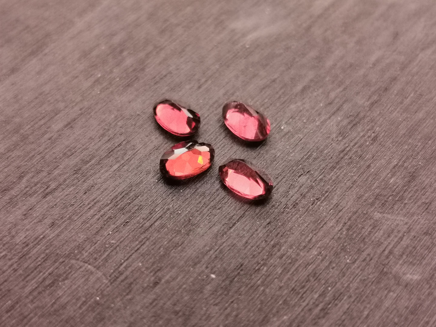 Lotto di quattro Granati Piropo-Almandino taglio ovale 2,21 ct totali