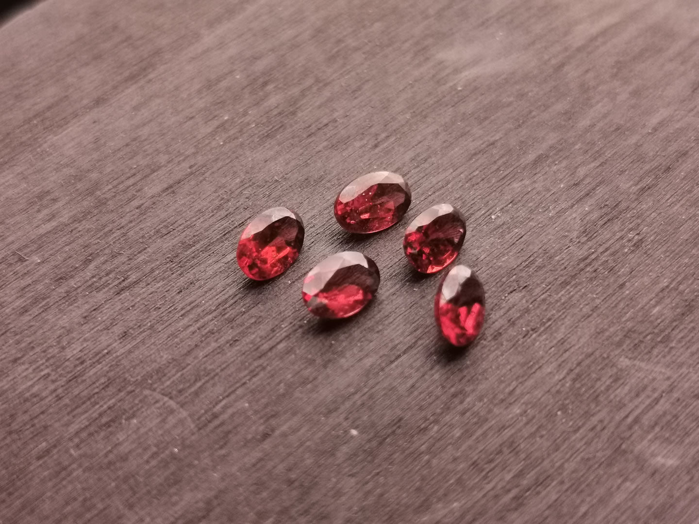 Lotto di cinque Granati Piropo-Almandino taglio ovale 2,25 ct totali
