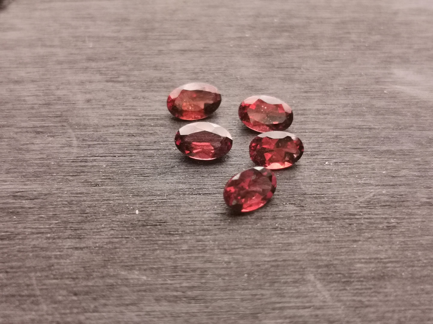 Lotto di cinque Granati Piropo-Almandino taglio ovale 2,25 ct totali