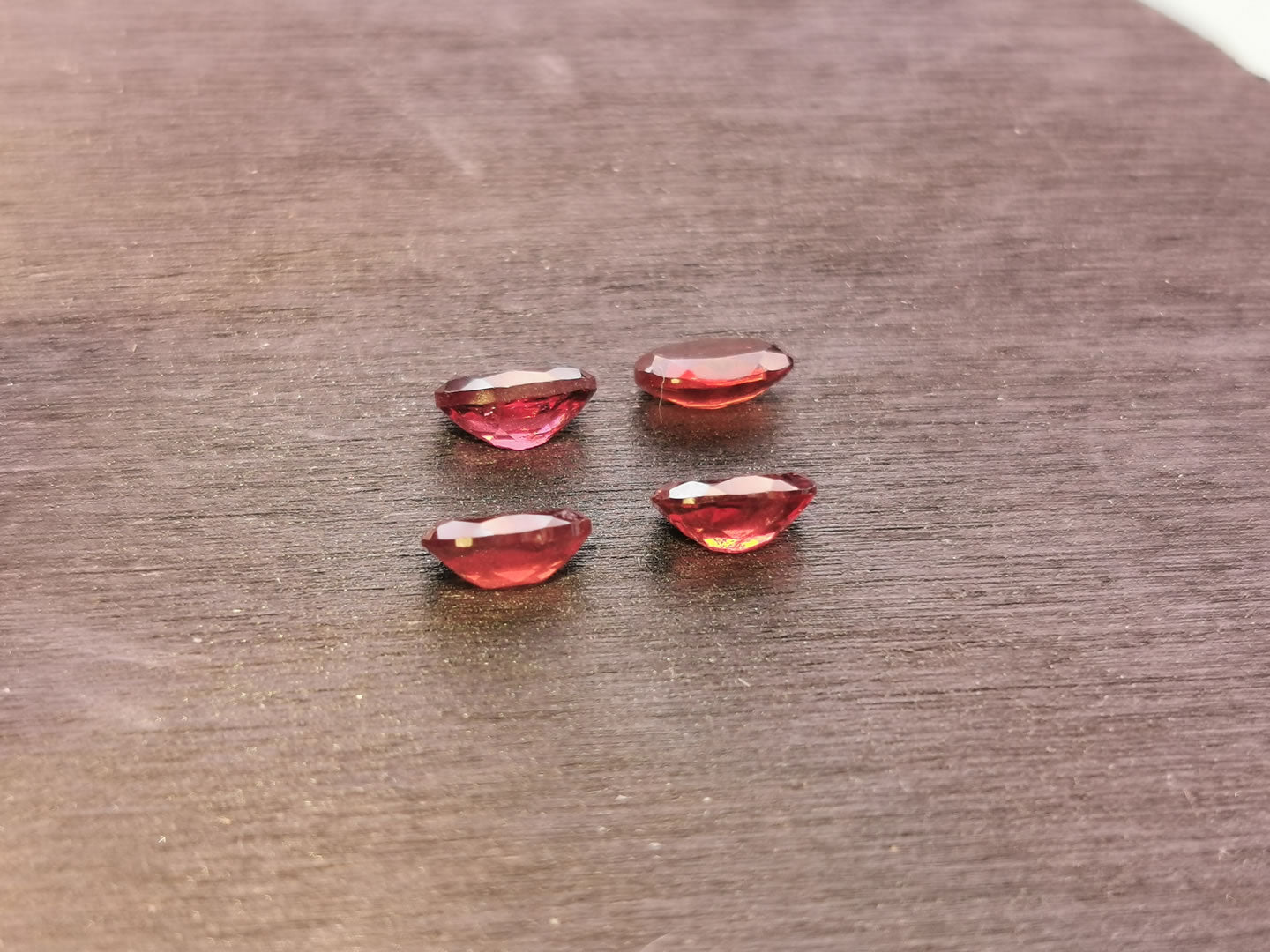 Lotto di quattro Granati Piropo-Almandino taglio ovale 2,34 ct totali