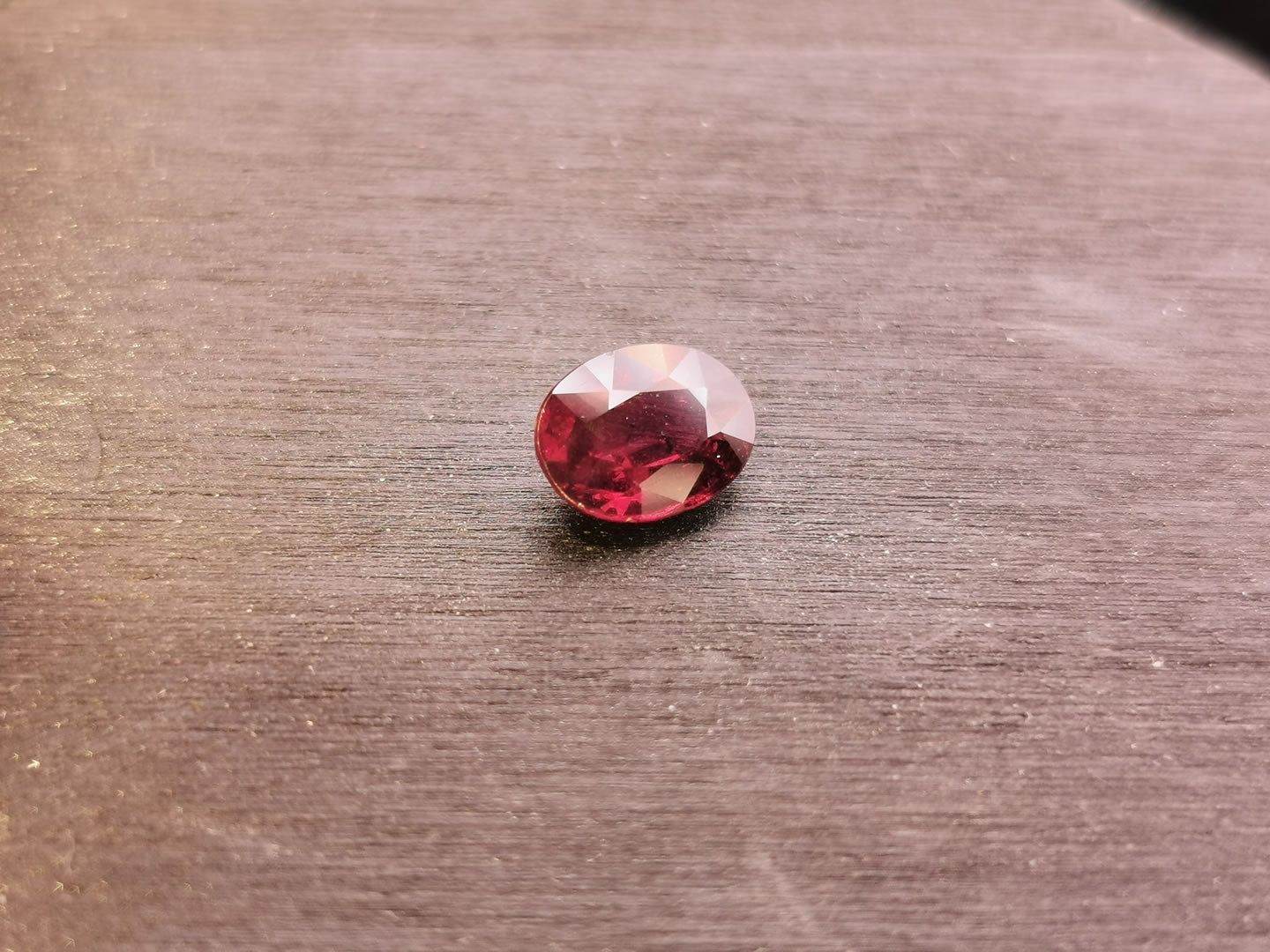 Granato Rodolite taglio ovale 1,74 ct