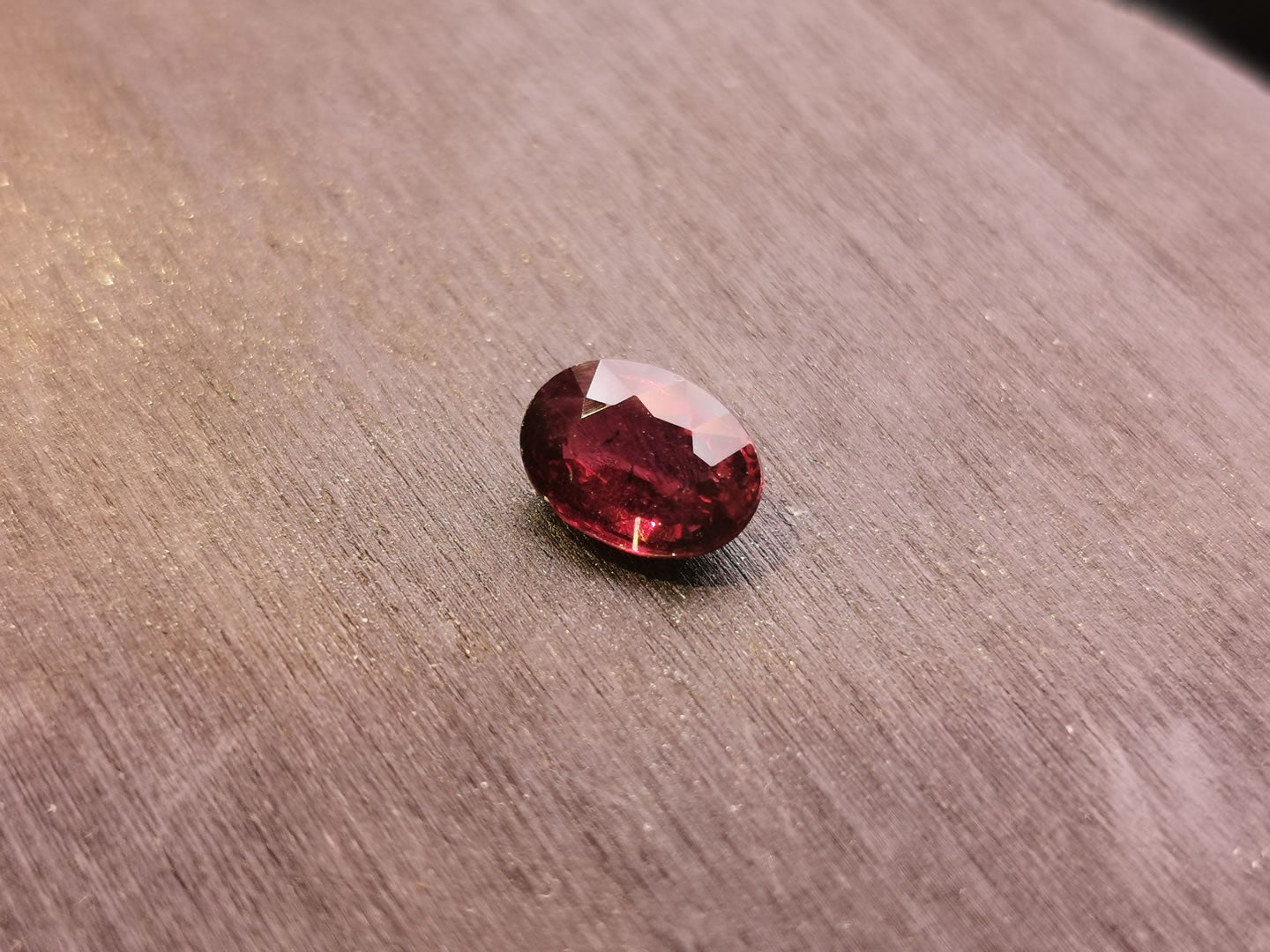 Granato Rodolite taglio ovale 1,74 ct